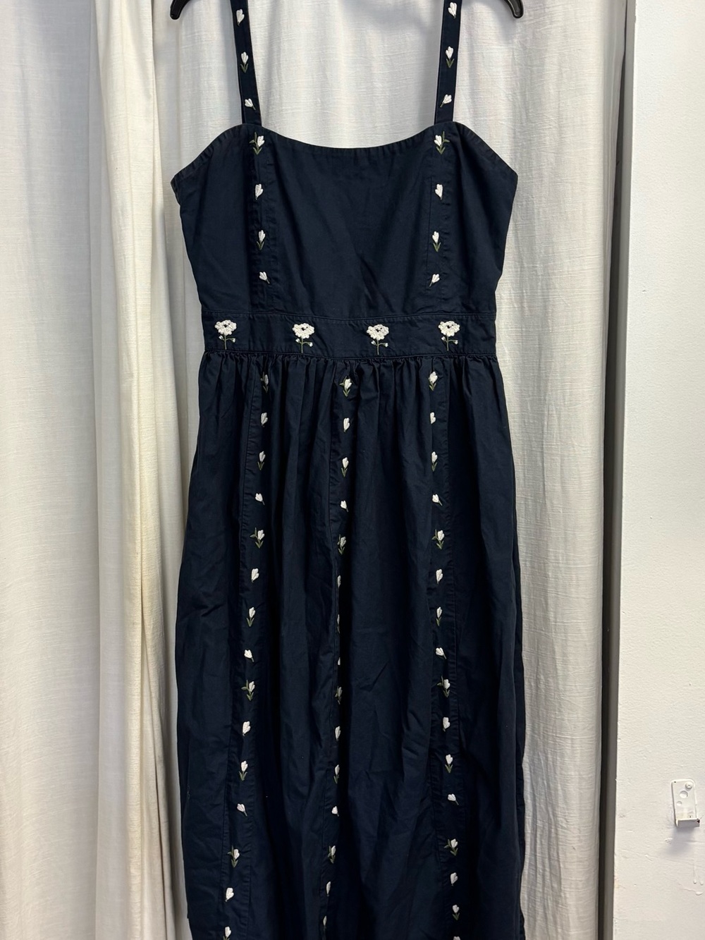 Fanm Mon Hulya Embroidered Navy Midi Dress with White Floral Embroidery - Picture 4 of 8